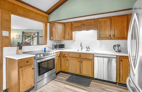 McGaheysville House | Fenced yard, Large deck, Family Friendly