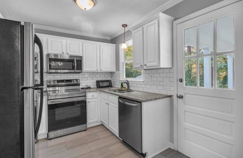 North Raleigh House | Fenced Yard * Pet Friendly * Covered Patio