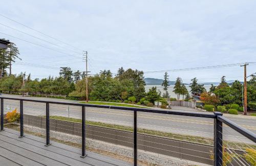Anacortes House | Fenced Yard, Water and Island Views Anacortes Home!