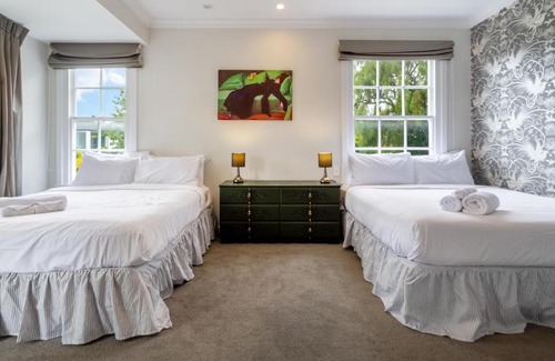 Fendalton Apartment | Fendalton Comfort Stylish & Convenient with Carpark