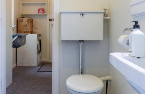 Fendalton Apartment | Fendalton Comfort Stylish & Convenient with Carpark