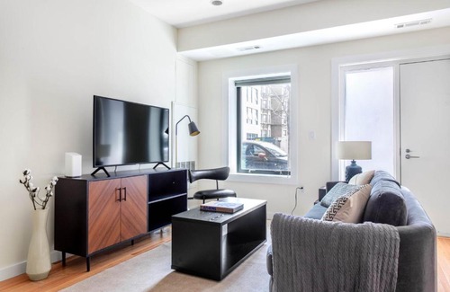 Fenway–Kenmore Apartment | Fenway 2BR w Gym steps from Fenway Park BOS-371