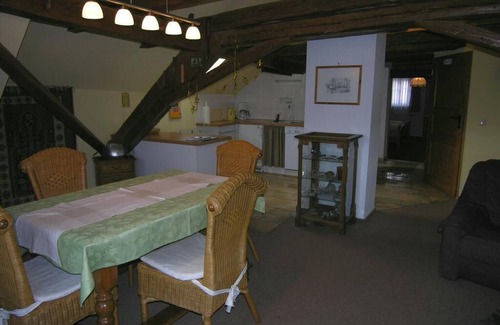 Rothenburg Old Town Apartment | Ferienwohnung im Dach für zwei mit rustikalen Charme und Blick zum Wehrgang.
