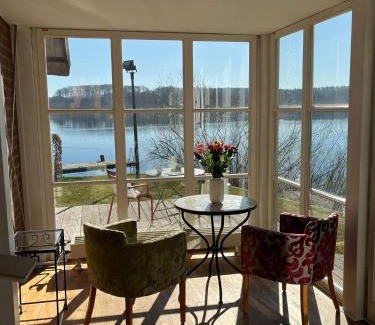Krakow am See Apartment | Ferien direkt am Wasser mit Hund