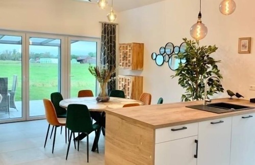 Sehestedt Apartment | Ferienhaus für 10 Gäste mit 185m² in Jade
