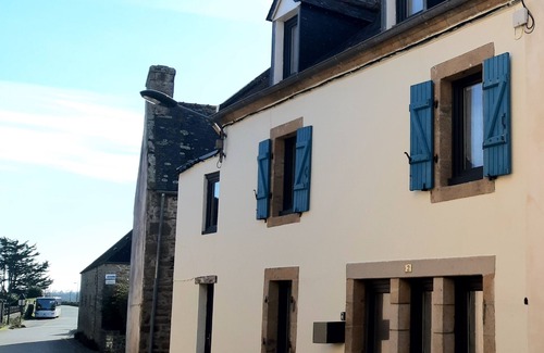 Poullan-sur-Mer House | Ferienhaus für Sechs Personen im Herzen der Authentischen Bretagne