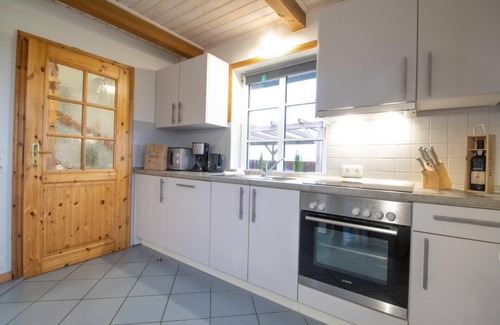 Fahretoft House | Ferienhaus Möwe, Doppelhaushälfte für bis zu 4 Personen mit Garten und Sauna, Hunde Erlaubt!