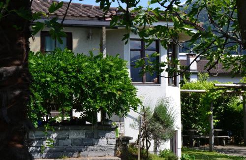 Losone House | Ferienhaus mit Garten in CH 6616 Losone Tessin Casa Sabina