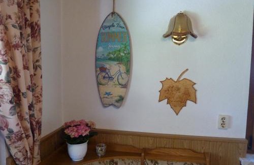 Pohla House | Ferienhaus mit Kamin , Terrasse und Aussensauna