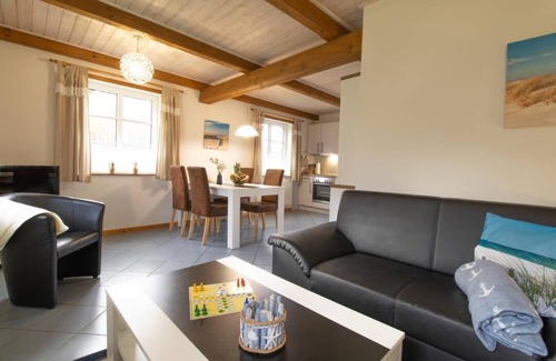 Fahretoft House | Ferienhaus Robbe, Großzügige Doppelhaushälfte für bis zu 4 Personen mit Garten und Sauna, Hunde Erlaubt