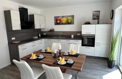 Apeldorn House | Ferienhaus "Royal Gala" Meppen Ebenerdig Carport Terrasse Neubau NETFLIX Free WIFI 2 Schlafzimmer Küche GästeWC