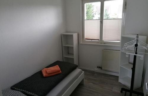 Oehringen House | Ferienhaus Stein, TOP Monteurwohnung, 5 große Einzelzimmer, Doppelzimmer, Übernachtung bis 8 Personen möglich