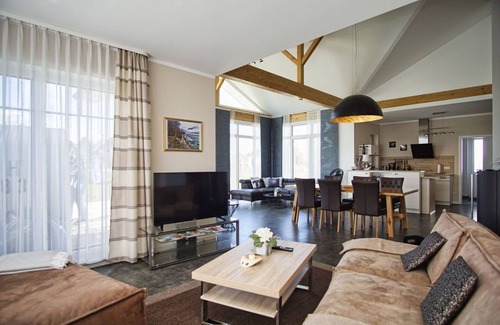 Trent House | Ferienhaus Windrose - Modernes Haus mit Kamin und Eigener Sauna Sowie Garten - Ferienhaus Windrose