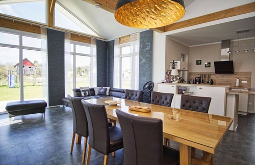 Trent House | Ferienhaus Windrose - Modernes Haus mit Kamin und Eigener Sauna Sowie Garten - Ferienhaus Windrose