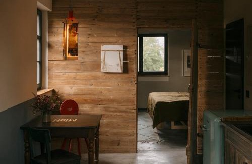 Hirschfeld Apartment | Ferienhof Stall & Sterne, Ferienwohnungen in der Scheune und Tinyhäuser