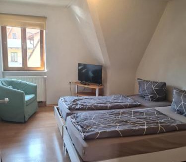 Rothenburg Old Town House | Ferienwohnungen Monteurzimmer zur Silbernen Kanne