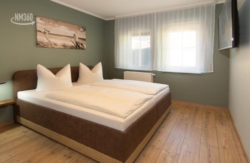 Monchgut-Granitz Apartment | Ferienwohnanlage ODINs Blick - Wohnung 12 - direkt am Privatstrand, mit Sauna, Garten