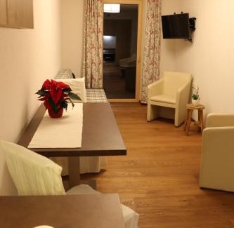 Sankt Anton am Arlberg Apartment | Ferienwohnungen Falch Simone