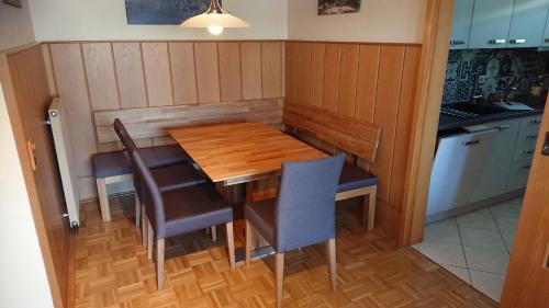 Oberwiesenthal Apartment | Ferienwohnung Korn mit Tiefgarage und Skiraum