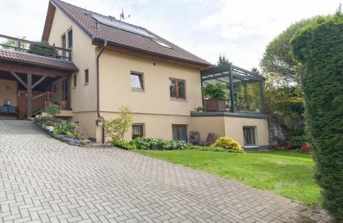 Rockau Apartment | Ferienwohnung über den Dächern von Dresden