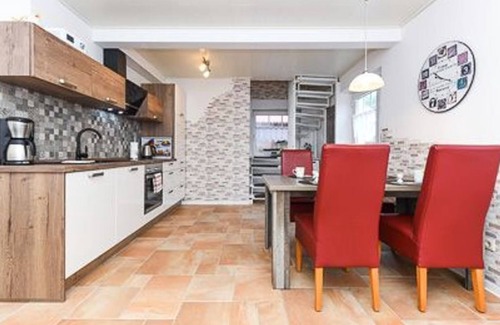 Esens Apartment | Ferienwohnung 1 - Ferienwohnungen im Haus Akazie