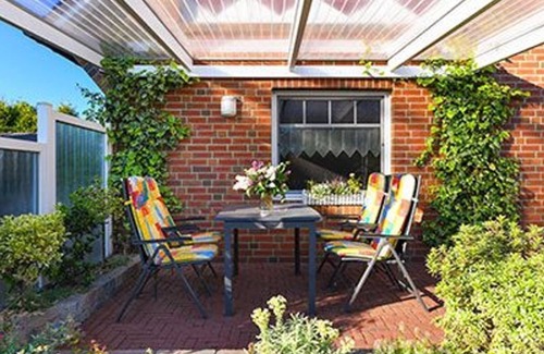 Esens Apartment | Ferienwohnung 1 - Ferienwohnungen im Haus Akazie