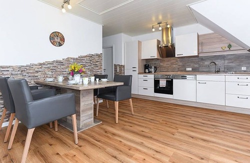 Esens Apartment | Ferienwohnung 2 - Ferienwohnungen im Haus Akazie
