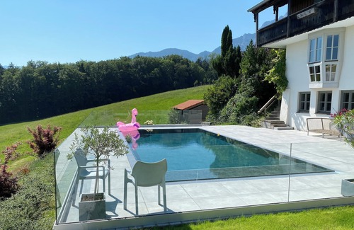 Anger Apartment | Ferienwohnung 2 mit 2 Schlafzimmer, Priv. Sauna und Traumhaften Salzwasser-pool