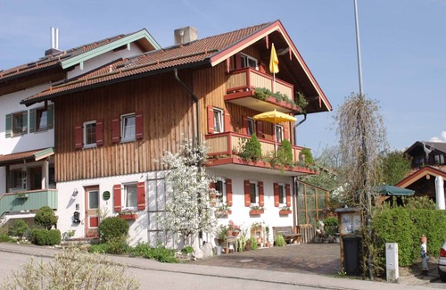 Bad Endorf Apartment | Ferienwohnung, 56 qm, Nr. 3, Dachgeschoss, 1 Separates Schlafzimmer