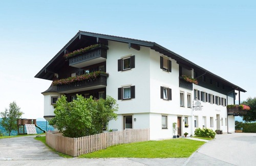 Aufham Apartment | Ferienwohnung 8 "Chiemsee", Nichtraucher, 2 Schlafzimmer, Sat-TV, 4 Sterne, max. 6 Personen
