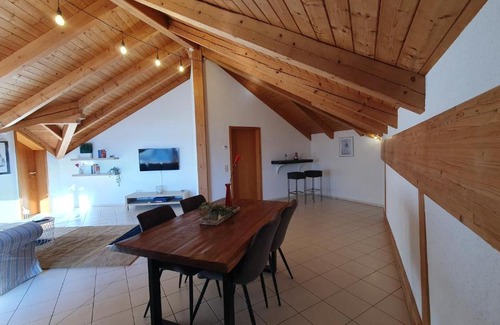 Aalen Apartment | Ferienwohnung AA-Waldhausen DG