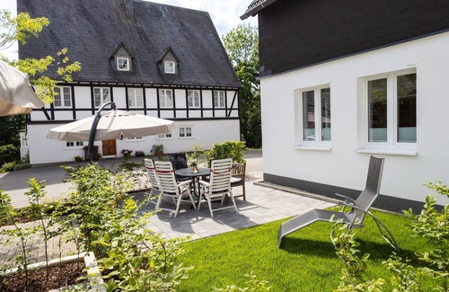 Meschede Apartment | Ferienwohnung Alter Kuhstall, 97 qm, 3 Schlafzimmer, Terrasse, Max. 8 Personen