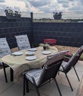 Ostrhauderfehn Apartment | Ferienwohnung Am Deich, 86004