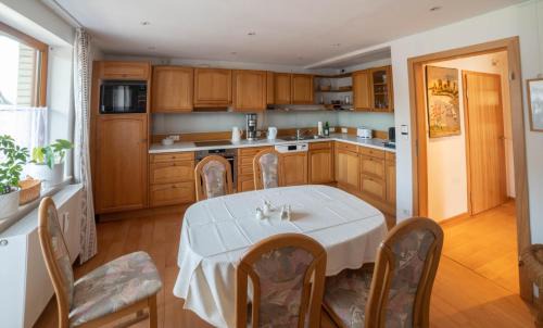 Neuenheerse Apartment | Ferienwohnung Am Waldrand