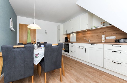 Esens Apartment | Ferienwohnung Andrea - Haus Wiesen- und Waldblick in Esens