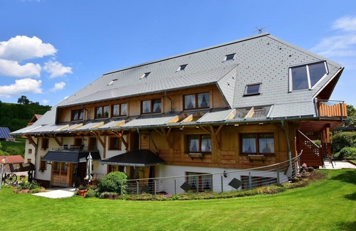 Lenzkirch Apartment | Ferienwohnung Bär, 100qm, 3 Schlafzimmer, max. 6 Personen