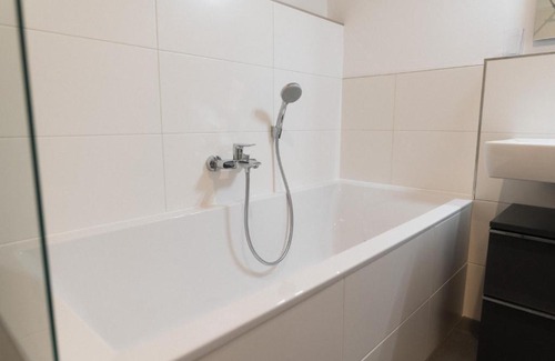 Bad Ischl Apartment | Ferienwohnung Bergsonne mit Sonnenbalkon und Tiefgaragen Parkplatz