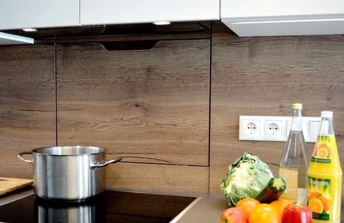 Marquartstein Apartment | Ferienwohnung Burgblick, 65 m² für 1-3 Personen, Wohnküche, Schlafzimmer, Dusch/wc, Wlan, Balkon