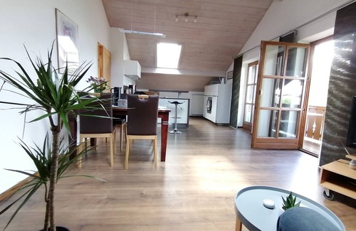 Chieming Apartment | Ferienwohnung für 2-4 Personen, 1 Sep. Schlafzimmer und Balkon in Chieming-laimgrub