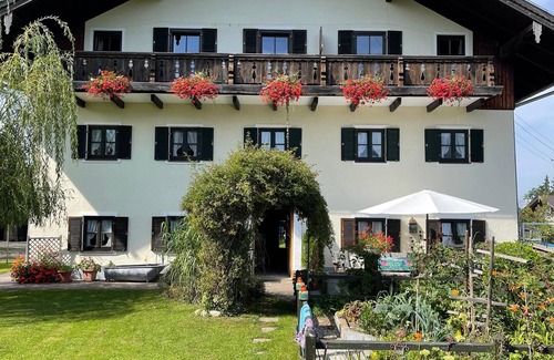 Umrathshausen Apartment | Ferienwohnung für 2 Erwachsene und 3 Kinder, 60 qm, 2. Stock, 2 Schlafzimmer, Wohnzimmer, Küche, SAT-TV, Balkon