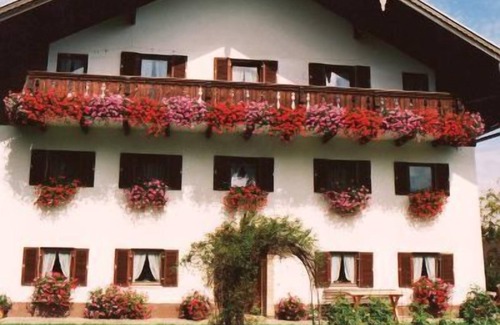 Umrathshausen Apartment | Ferienwohnung für 2 Erwachsene und 3 Kinder, 60 qm, 2. Stock, 2 Schlafzimmer, Wohnzimmer, Küche, SAT-TV, Balkon