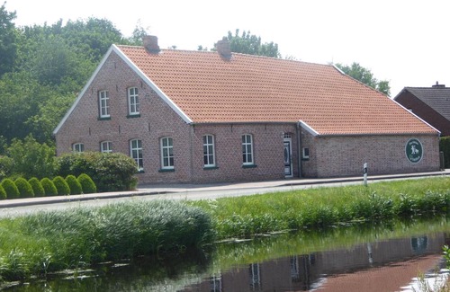Grosefehn Apartment | Ferienwohnung Gulf im Gulfhof am Kanal