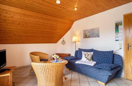 Rothkreuz Apartment | Ferienwohnung Hahn