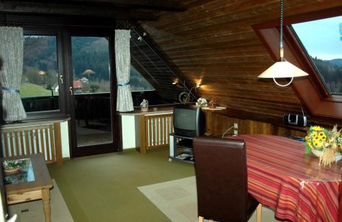 Warmensteinach Apartment | Ferienwohnung Haus am Durrberg "St. Hubertus"