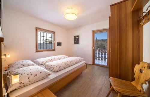 Avelengo Apartment | Ferienwohnung Ifinger Edelweiss
