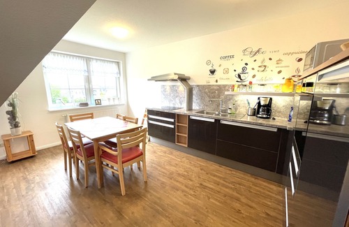 Dassow Apartment | Ferienwohnung im Maisonette Stil mit Ostseeweitblick,pool, Sauna, ,großer Garten