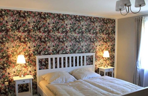 Bodstedt Apartment | Ferienwohnung Irisgarten - Backstein Scheune Starkow bei Barth
