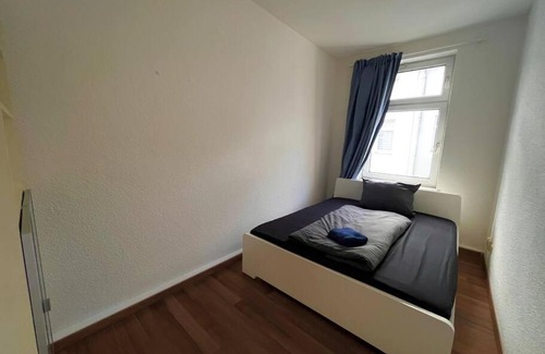 Sudenburg Apartment | Ferienwohnung Magdeburg-Sudenburg: 3 Schlafzimmer, Küche, Bad & Balkon