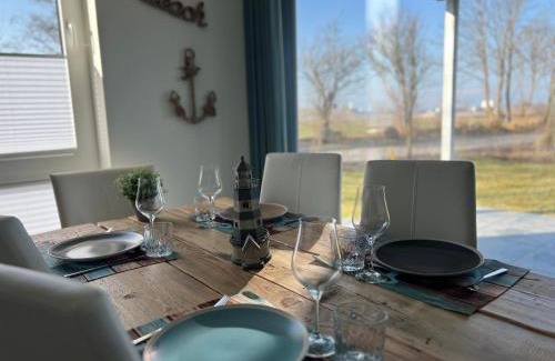 Marienleuchte Apartment | Ferienwohnung Marienleuchte - BeltBlick 1 - Erste Reihe Meerblick, 2 Schlafzimmer, Garten