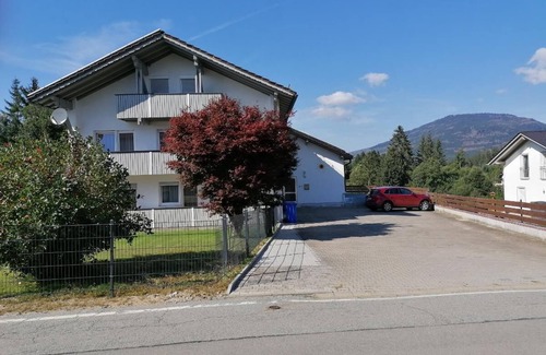 Lehen Apartment | Ferienwohnung mit Balkon und kostenfreier Gästekarte des GUTI-System